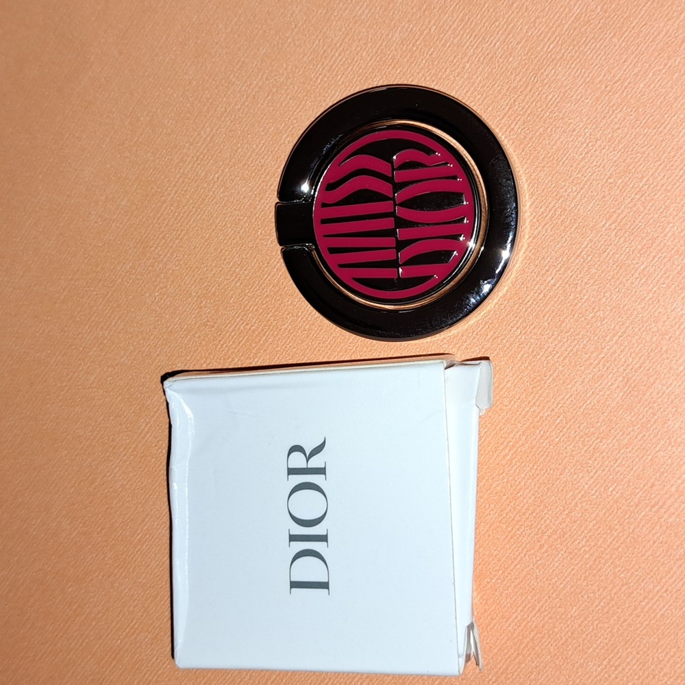 Dior smartphone ring